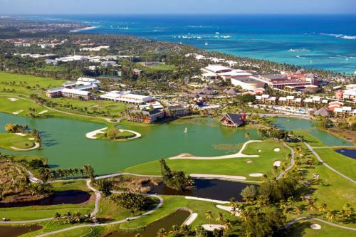 Republique Dominicaine Punta Cana ADN Voyage Golf Activity The Lake Barcelo Golf Course View 1