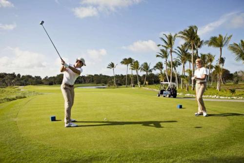 Republique Dominicaine Punta Cana ADN Voyage Golf Activity The Lake Barcelo Golf Course View 4